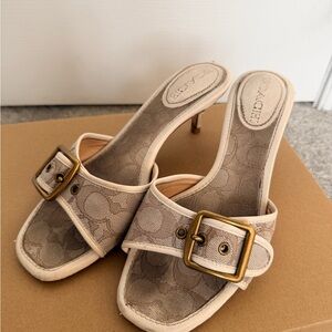 Coach Monogram Kitten Heel size 8